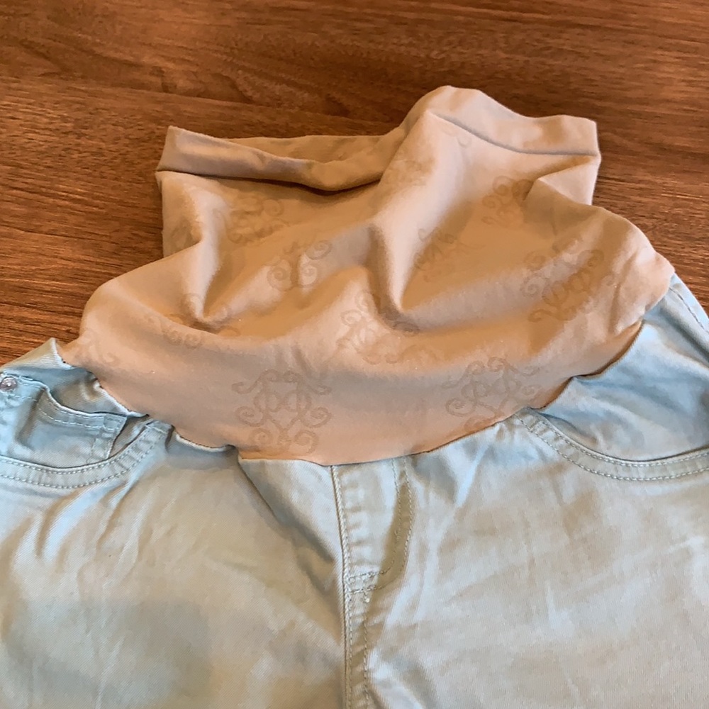 Jessica Simpson- Petite Maternity distressed jeans (XS) - Picture 2 of 6